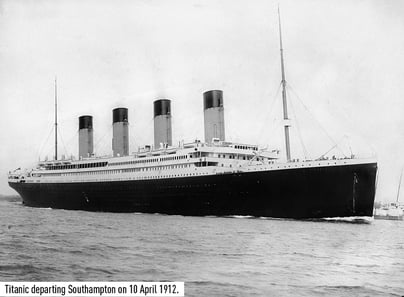 Titanic_departing_southampton